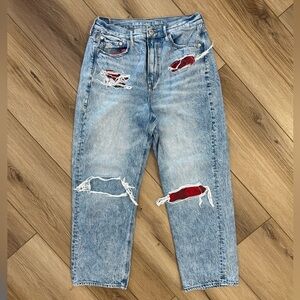 American Eagle Distressed Mom jeans Size 12 Light Wash Ripped Denim Red Detail